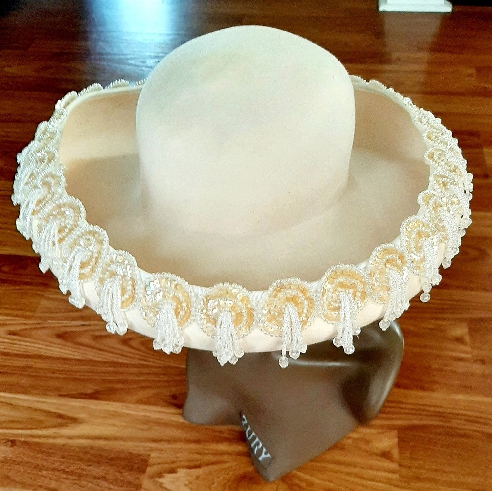 Classic Stylish Paris New York Vintage 1970s Hat